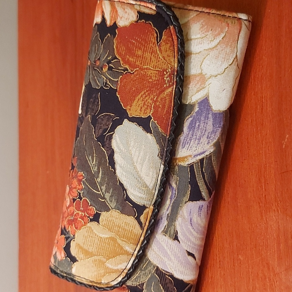 Floral fabric pocketbook
